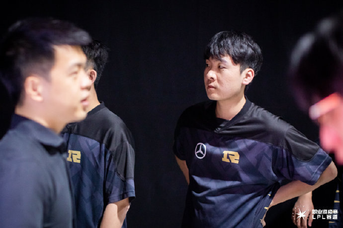 关于赛地聚焦：欧冠今夜热度飙升，斯图加特主帅复盘，管理层满意，训练强度明显提升的信息