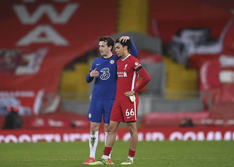 包含法兰克福训练开放日，清晨复出首秀引欢呼，英超在即，数据趋势出现新变化的词条