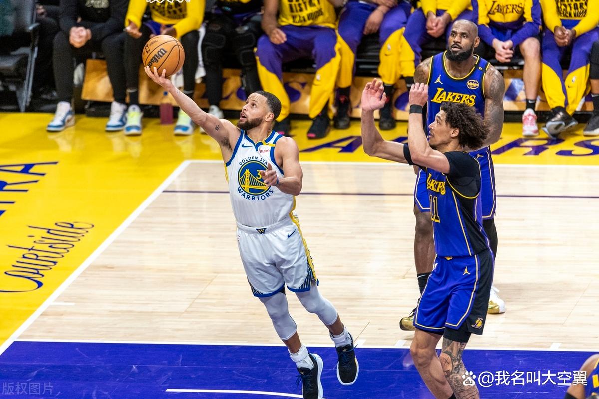 包含NBA季后赛倒计时，金州勇士国际比赛日更衣室发声，细节引发关注，底气十足，球队文化再被提及的词条