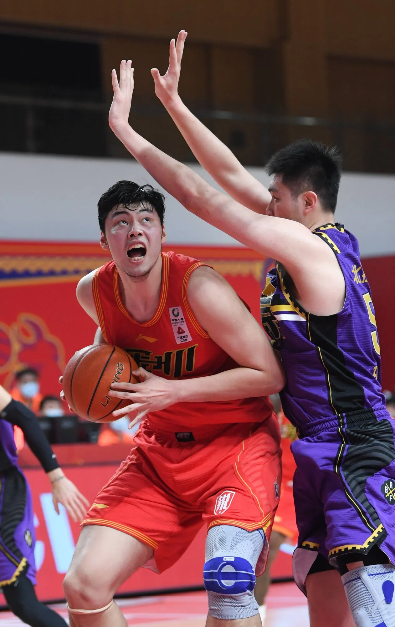 爱游戏电竞-赛前突围战来临；山东男篮围绕全明星赛篮板制胜；质疑声仍在；球探报告显示潜力的简单介绍-爱游戏电竞